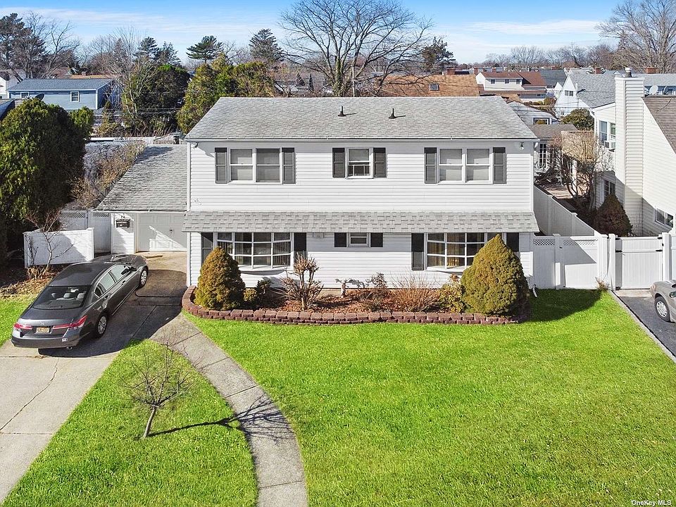 24 Picture Lane, Hicksville, NY 11801 Zillow