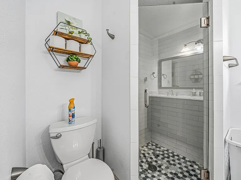8426 Edgemoor Dr — Photo 22