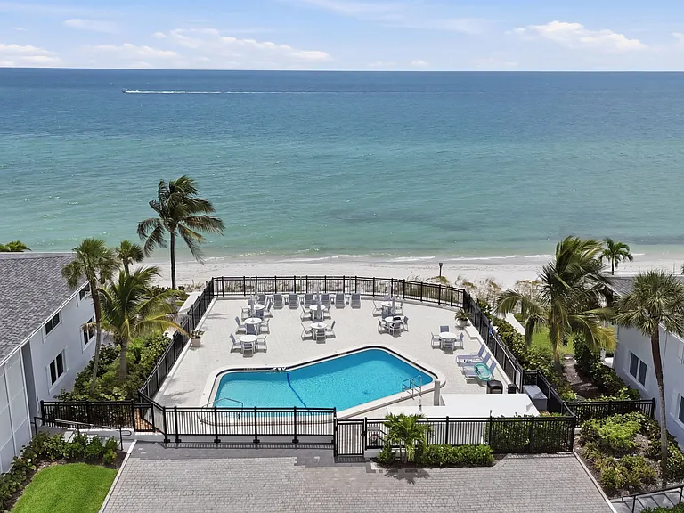 1065 Gulf Shore Blvd N #1 — Photo 5