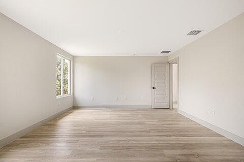 5th image of 1633 SW Davis Street