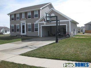 935 SE Bluegrass Cir, Waukee, IA 50263