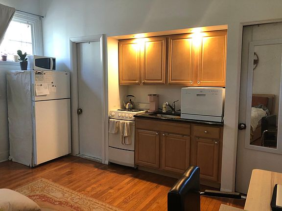 4th image of 599 Whitney Ave APT 1B