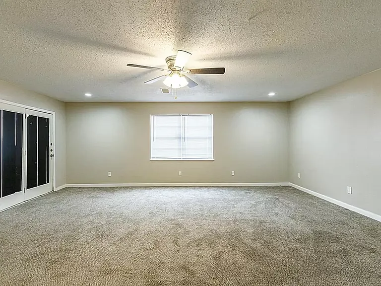 4634 Fordham St — Photo 29