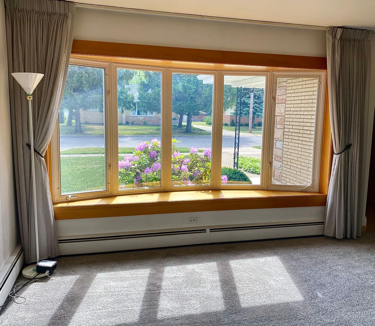 Awesome 3 Bed / 2 Bath House In Norridge! Attached Garage! HUGE Yard! — Photo 4