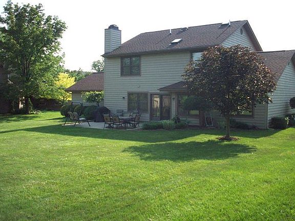 2nd image of 1046 Drake Ct