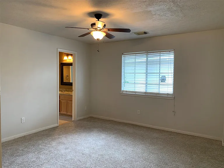 20703 Riviere Ln — Photo 30
