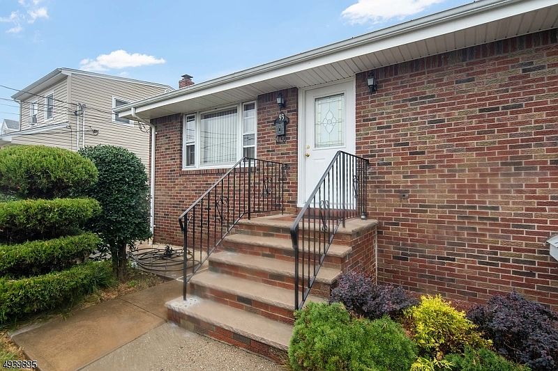 1st image of 93 Norwood Ave