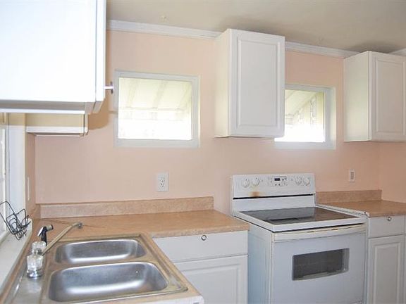 2nd image of 113 Keethler St