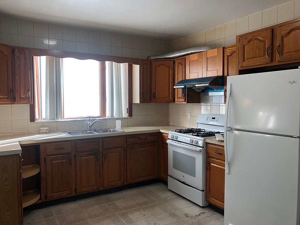 1st image of 143 Bay 34 St Floor 2
