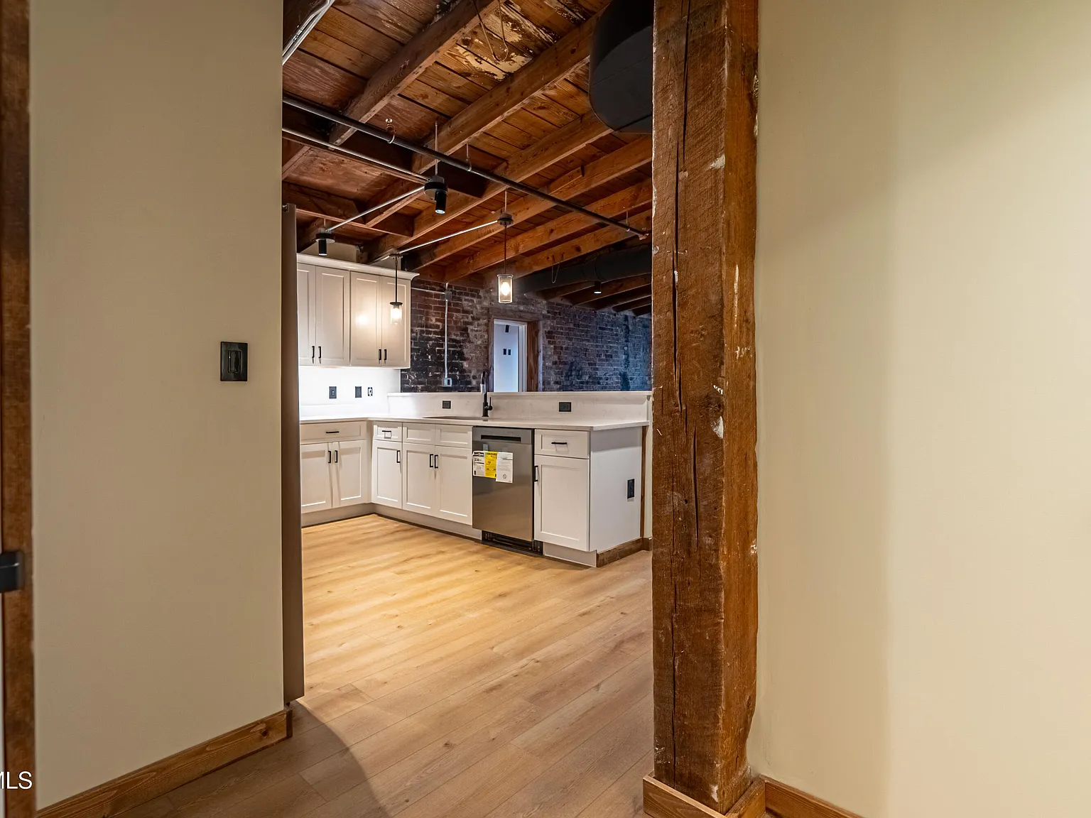 2 bed, 1292 sqft, $2,252 — Photo 2