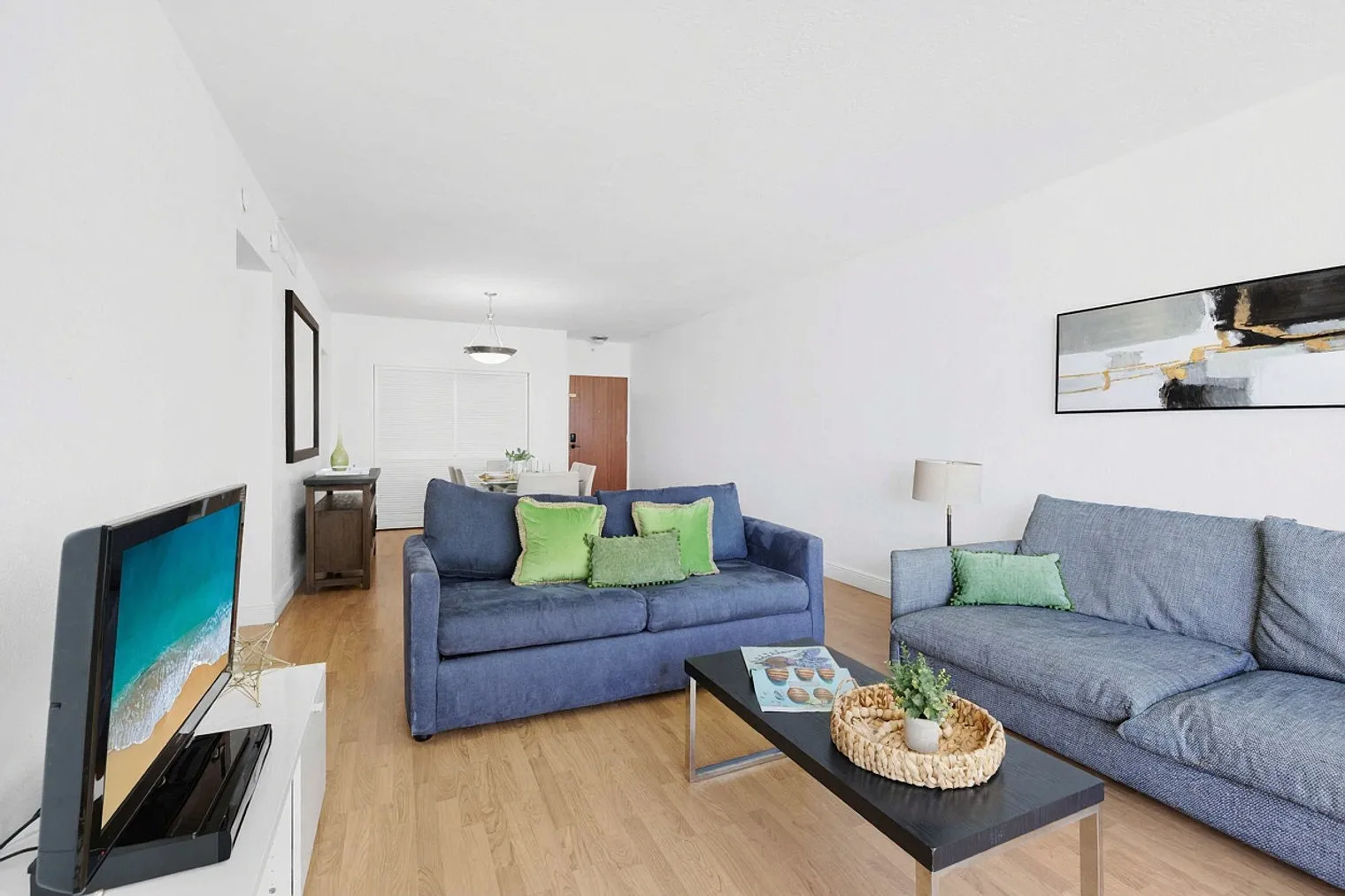 1 bed, 1.0 bath, 871 sqft, $3,331 — Photo 1