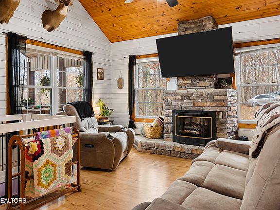 4th image of 598 Hiwassee View Dr