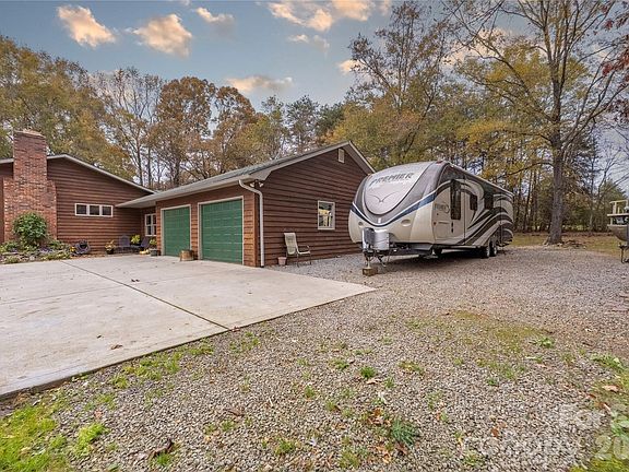 2nd image of 2174 Lynmore Dr