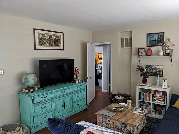 3rd image of 5037 Bakman Ave