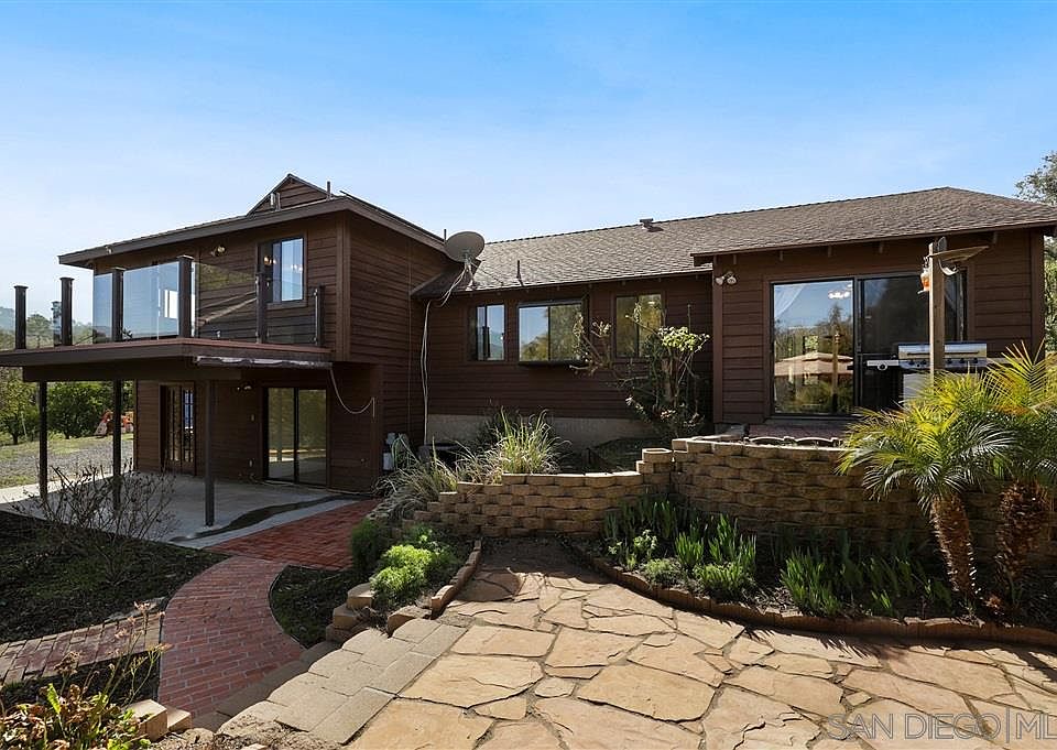 1st image of 15185 Villa Sierra Rd
