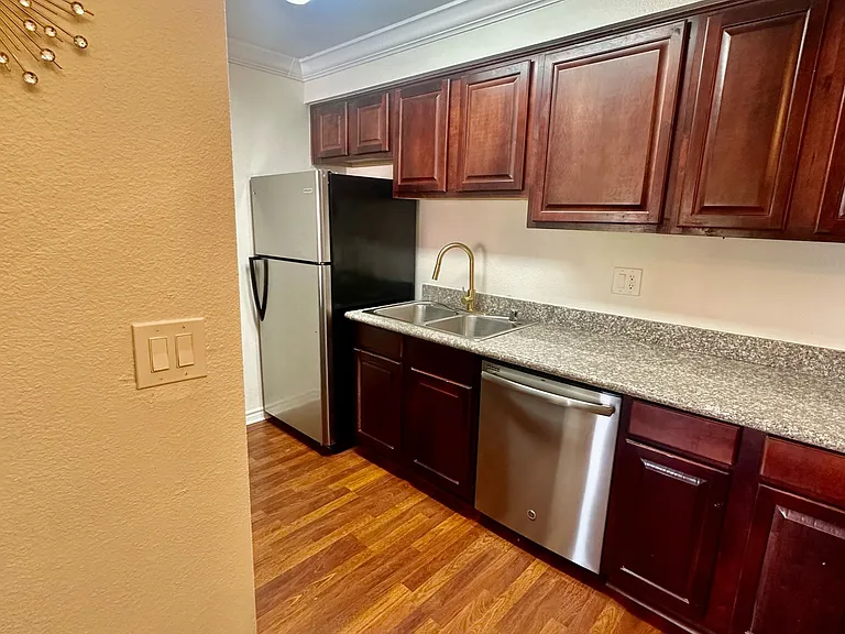 5201 River Glen Dr #166 — Photo 9