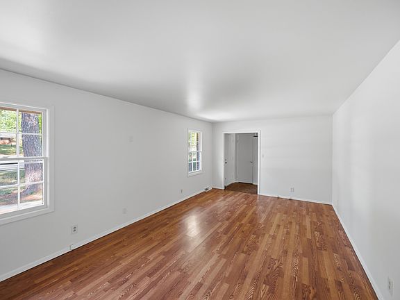 5th image of 1339 Forest Hill Rd