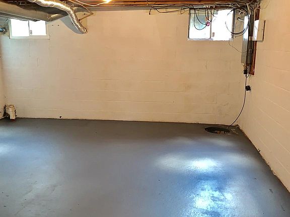 3rd image of 612 W 3rd St