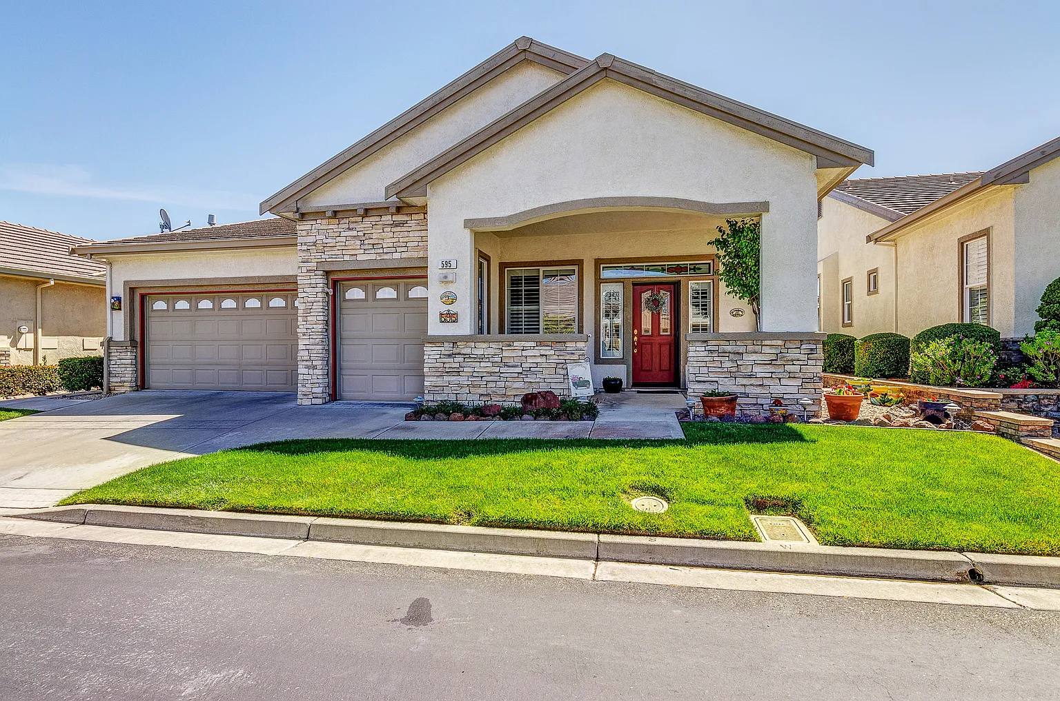 595 Valmore Pl photo 1