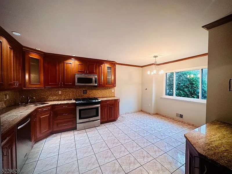 3 bed, 2.5 bath, $3,450 — Photo 2