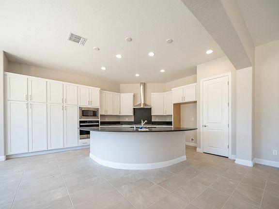 Pursuit 11314 - Interior