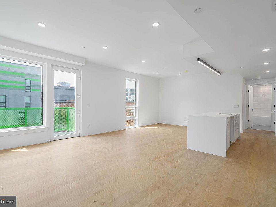 1st image of 1501 N 31st St #412