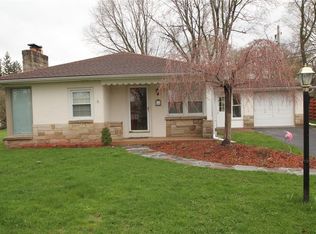 1 Hillcrest Dr, Rochester, NY 14624