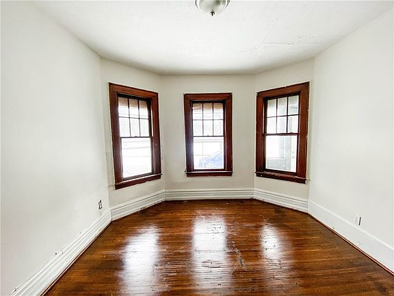 5th image of 239 Saratoga Ave