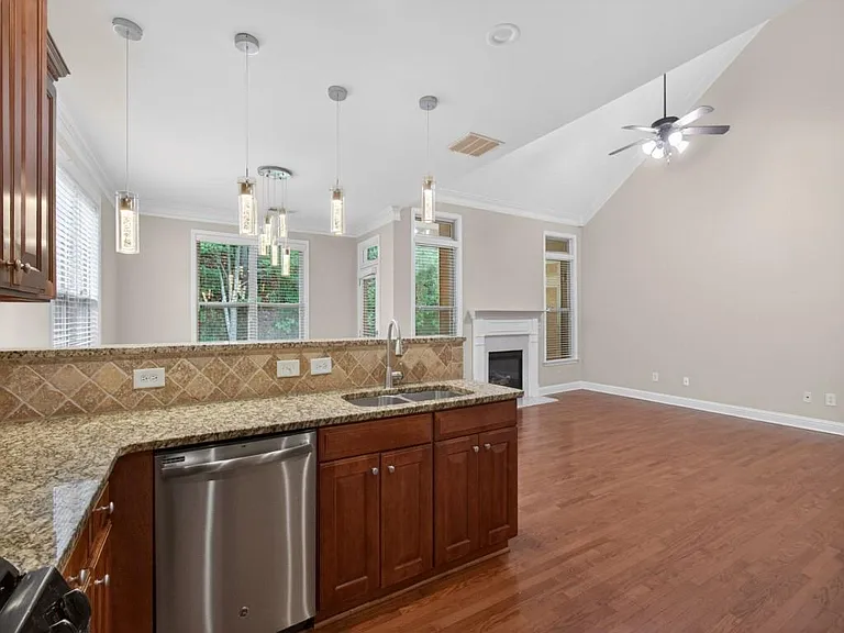 2935 Whitfield Ave — Photo 19