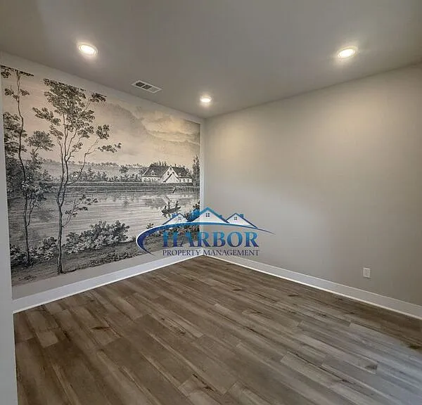 1492 W Sunrise Ln — Photo 4