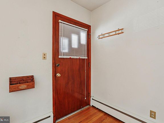 4th image of 411 La Clair Ave