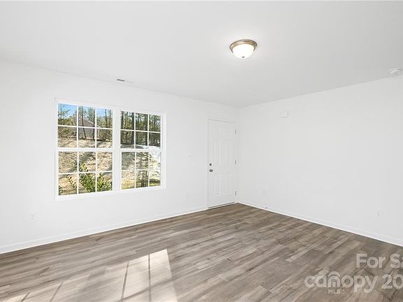 3rd image of 1064 Westminster Dr