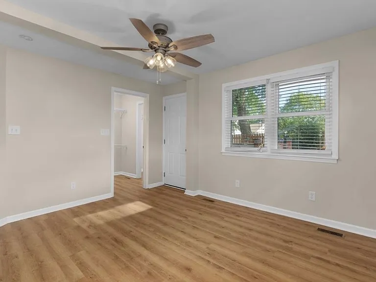 423 Money Tree Ln — Photo 16