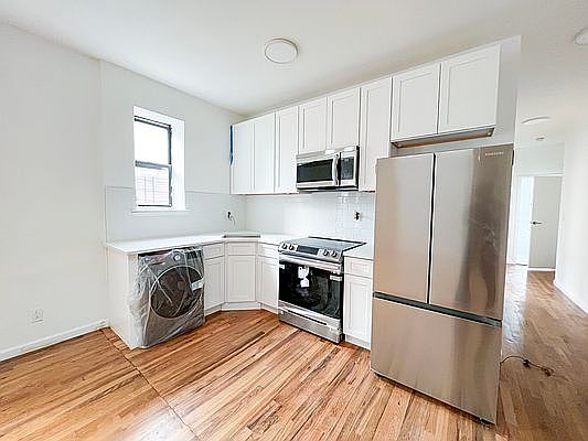 3rd image of 310 Sumpter St #2F