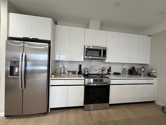 2nd image of 303 Lake St #203