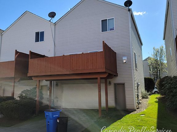 2nd image of 16518 NE 19th St