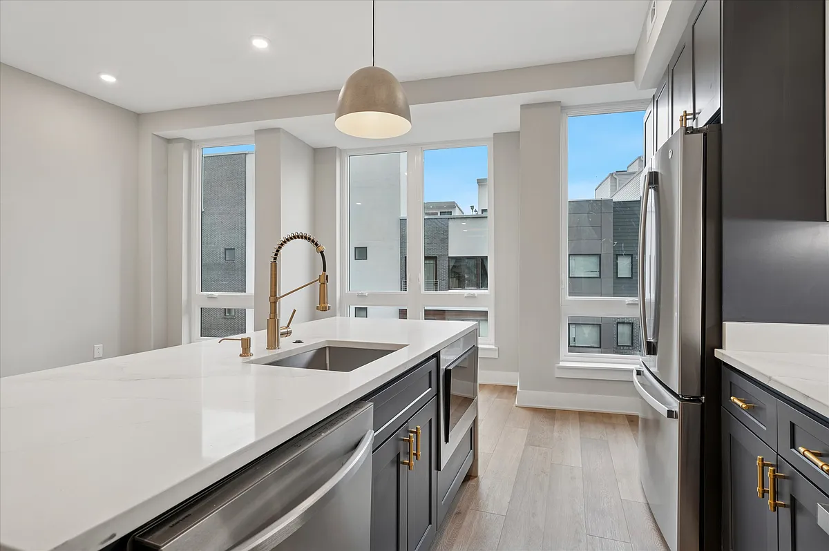 Building Photo - 1626 Ridge Ave #Z13