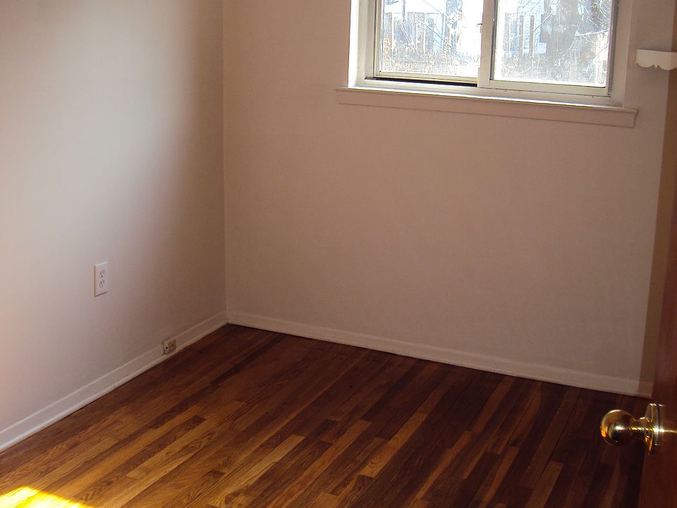 2nd image of 713 Hollywood Ave #1