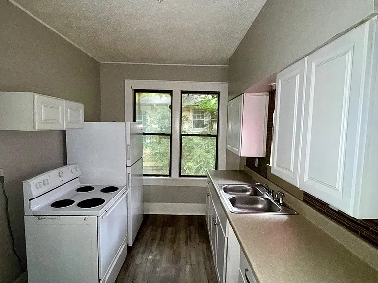 1512 Kemp Blvd — Photo 7