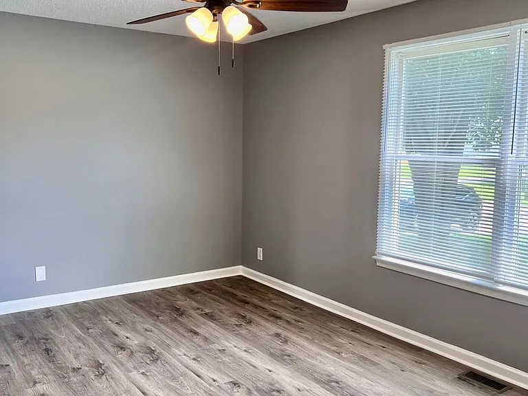 414 Woodale Dr — Photo 16