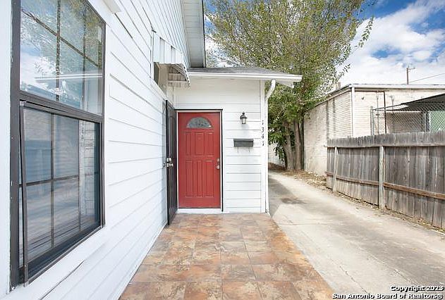 1st image of 1341 W Mistletoe Ave