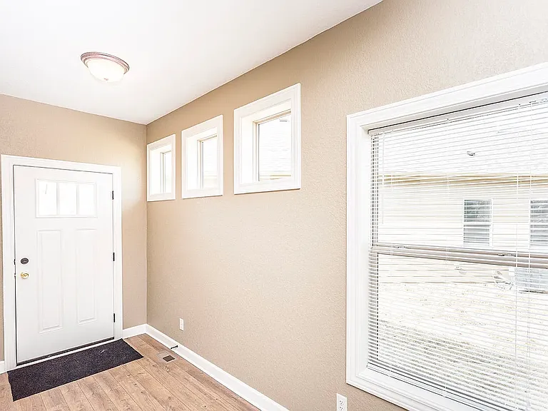 1647 Glade Dr SW — Photo 10