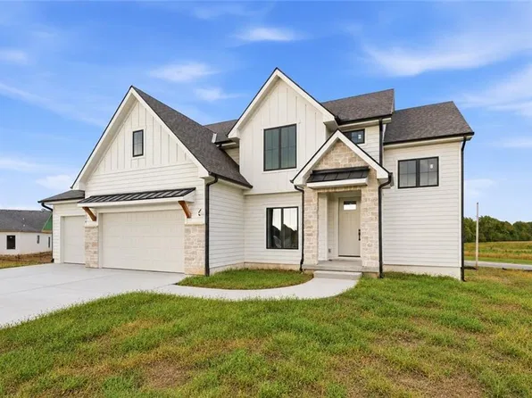 18370 W 195th St, Spring Hill, KS 66083