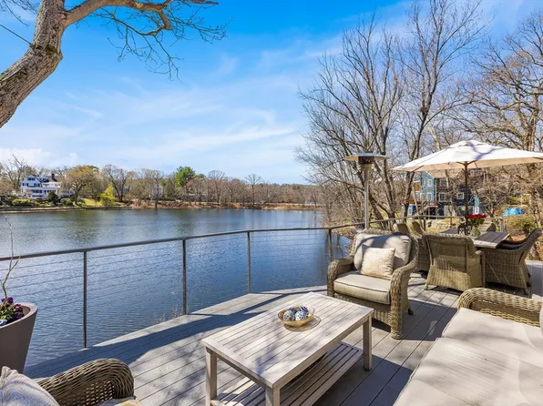 11 Chesterford Rd E, Winchester, MA 01890