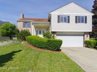 112 Allentown Ct, Vernon Hills, IL