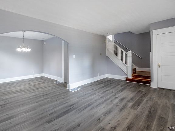 4th image of 42 Midland Ave