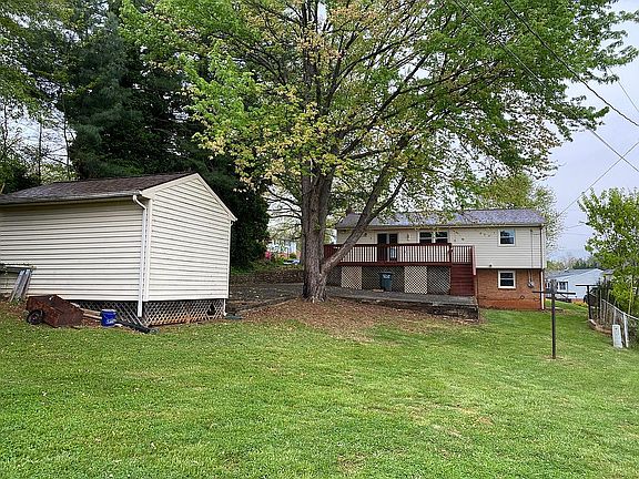 5th image of 608 Pyrtle Dr