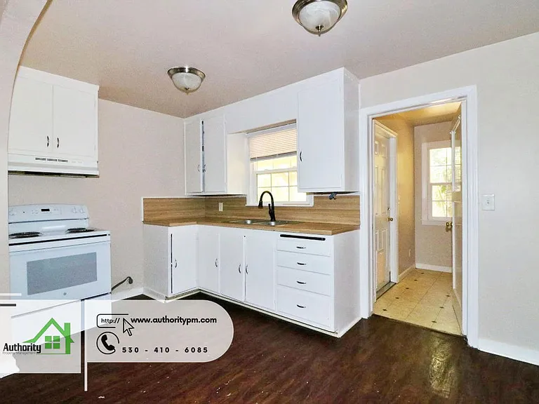 5401 Rosswood Ln — Photo 5
