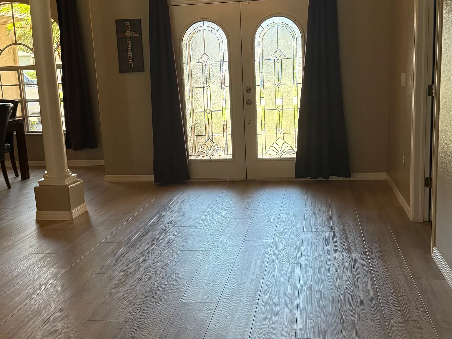 3 bed, 2875 sqft, $2,400 — Photo 2