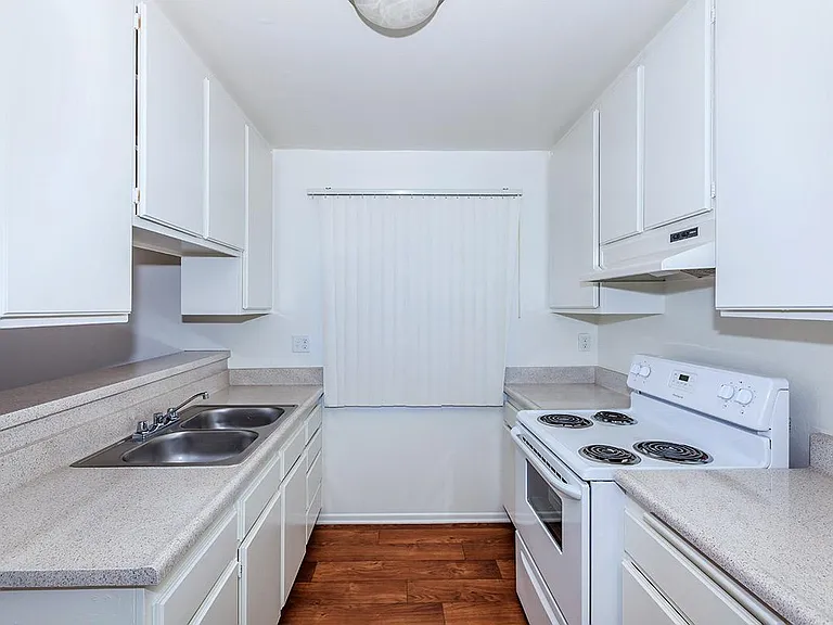 Pacific View Apartment Homes — Photo 26